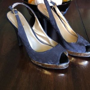 🌼Black/Gold Heels🌼